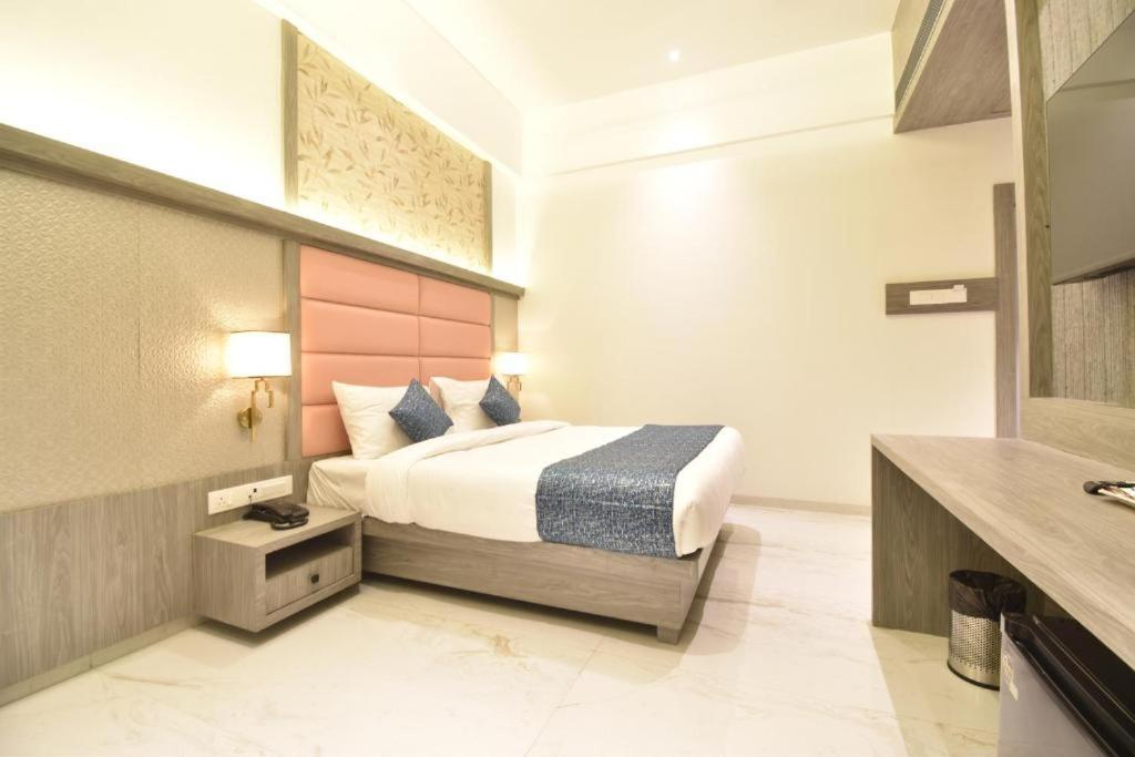 Glitz Hotels La Dahlia - Premium Thane Extérieur photo