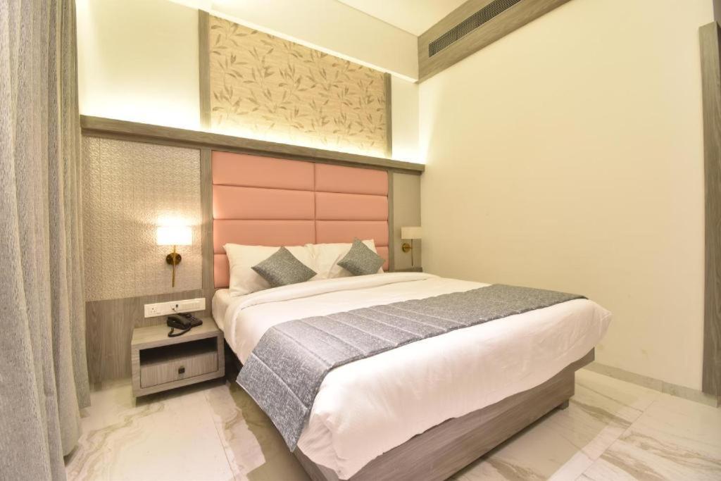Glitz Hotels La Dahlia - Premium Thane Extérieur photo