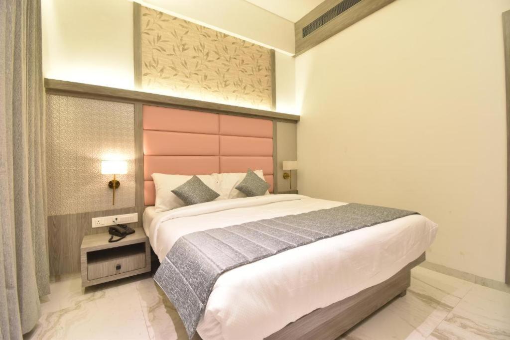 Glitz Hotels La Dahlia - Premium Thane Extérieur photo