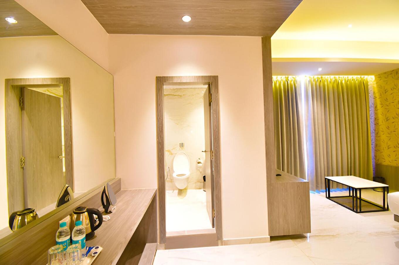 Glitz Hotels La Dahlia - Premium Thane Extérieur photo