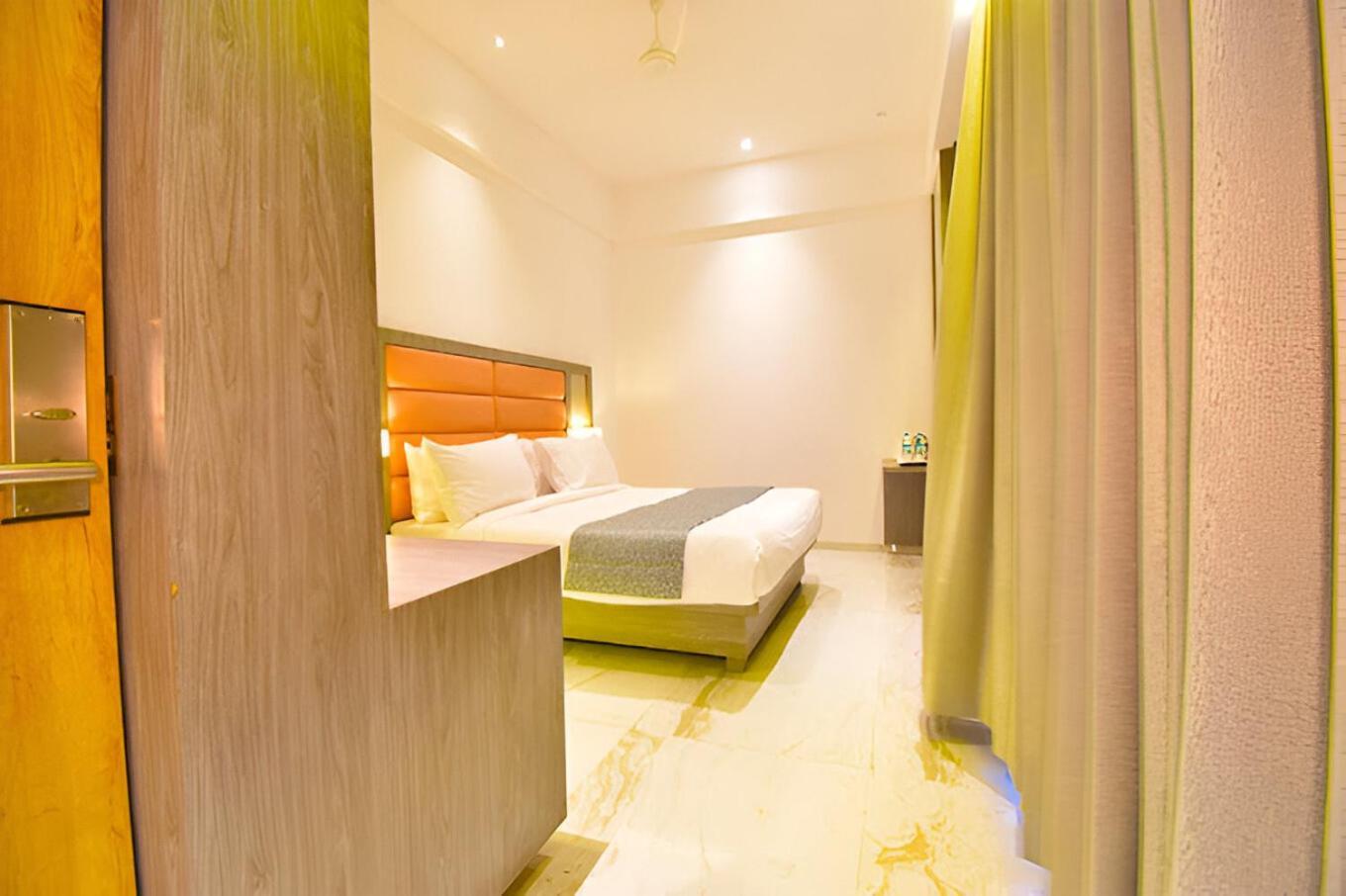 Glitz Hotels La Dahlia - Premium Thane Extérieur photo