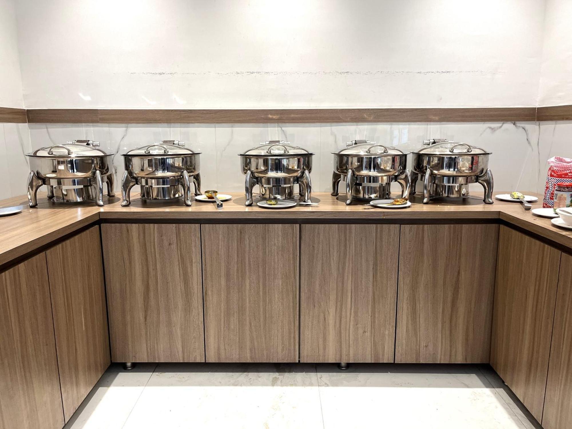 Glitz Hotels La Dahlia - Premium Thane Extérieur photo